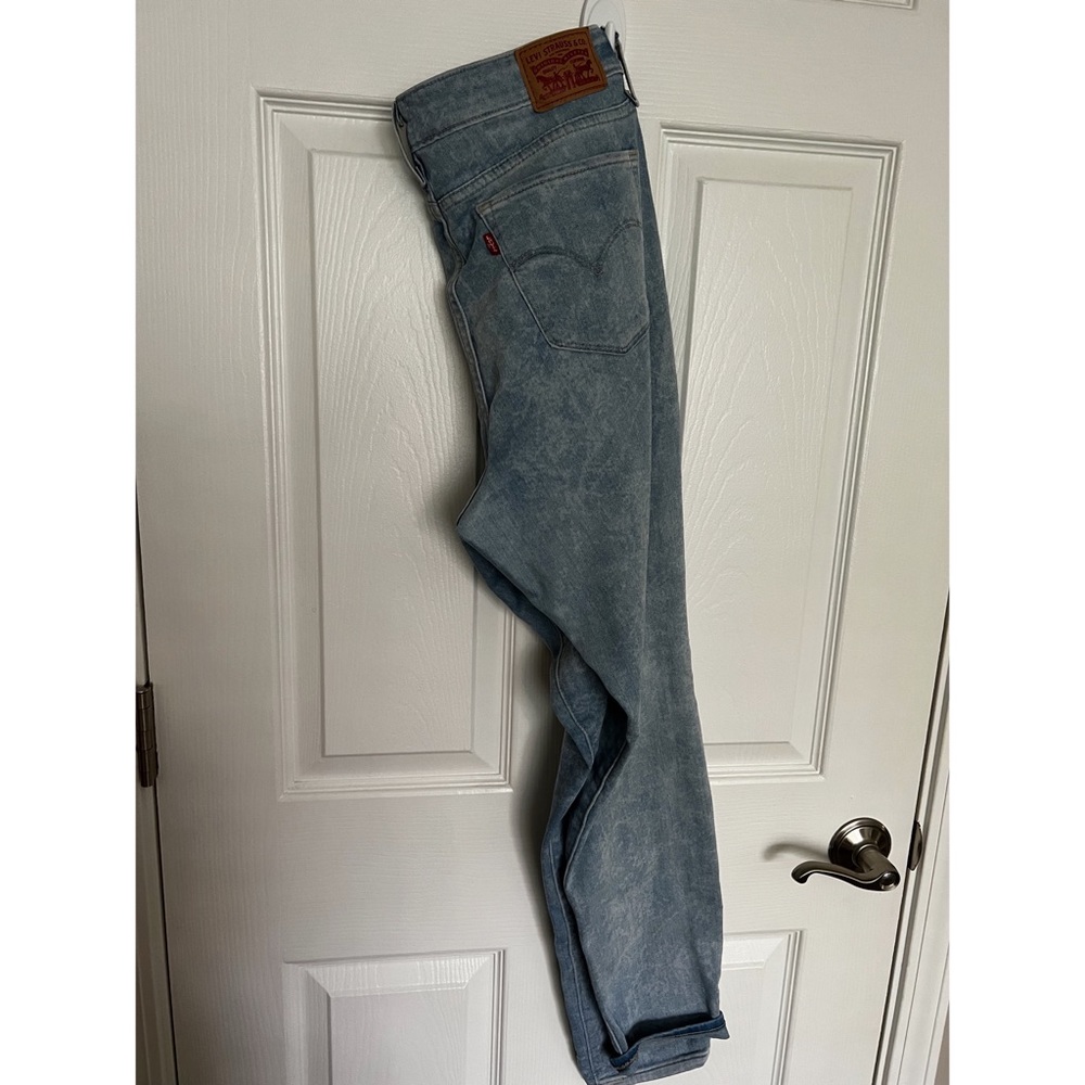 Women’s Levi Jeans